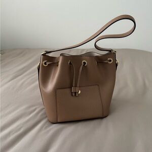 NWT Michael Kors Medium Greenwich Bucket Bag Leather